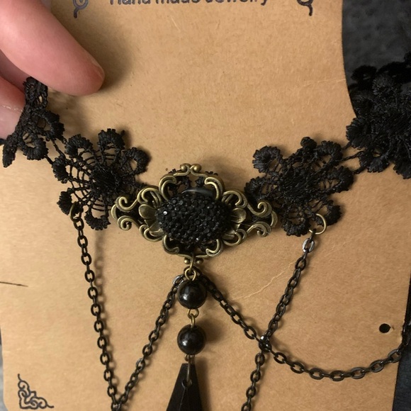 NWT Handmade Choker with medallion and chains - Picture 9 of 9